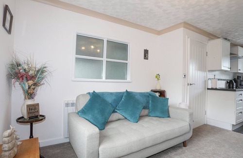 Gaerwen Cottage | CAE FFYNNON, pet friendly, with a garden in Gaerwen