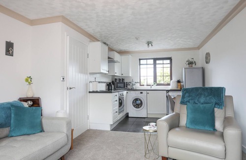 Gaerwen Cottage | CAE FFYNNON, pet friendly, with a garden in Gaerwen