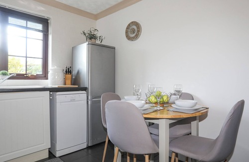 Gaerwen Cottage | CAE FFYNNON, pet friendly, with a garden in Gaerwen