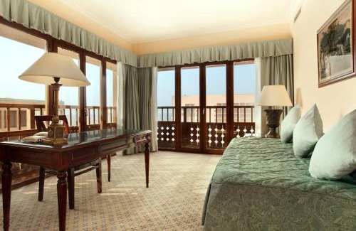 Downtown Cairo Hotel | Cairo World Trade Center Hotel & Residences