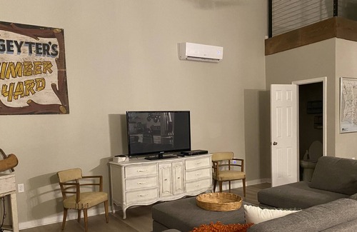 Breaux Bridge House | Cajun Barndeaux! Sleeps 13
