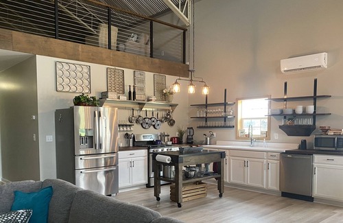 Breaux Bridge House | Cajun Barndeaux! Sleeps 13