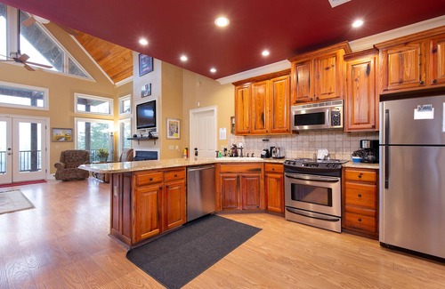 Pittman Center Cabin | Cajun Spice | Outdoor Spaces, Hot Tub, Fire Pit