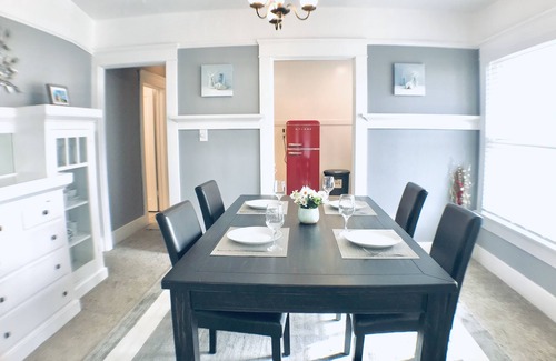 Oleander - Sunset Apartment | CAL King Bed/Sleeps 4/Furnished Private APT/In-Unit Washer Dryer/Smart 55" HDTV