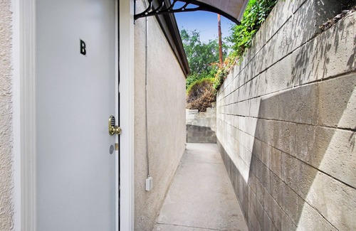 Azusa House | Cal King BR Pet-Friendly self control AC