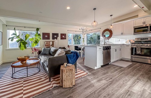 San Luis Obispo House | Cal Poly Hillside Retreat