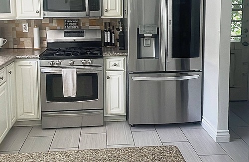 Agoura Hills House | Calabasas CA 4-bedroom in peaceful Saratoga Ranch with private pool & jacuzzi