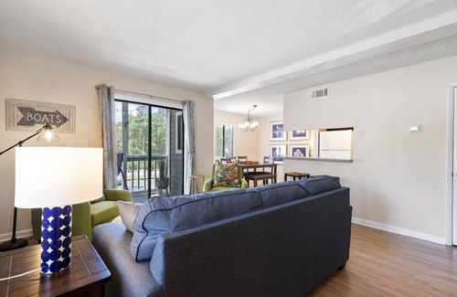 Carolina Shores Condo | Calabash Style Condo w/King Bed & Pool