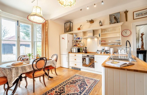 Battle House | Caldbec House - Five Bedroom House, Sleeps 10