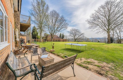 Battle House | Caldbec House - Five Bedroom House, Sleeps 10