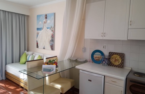 Atsipópoulon Apartment | Calergi Residence 9 - 1BDR/1LVR Stylish Apartment-Pool Paradise - MONTHLY OFFERS