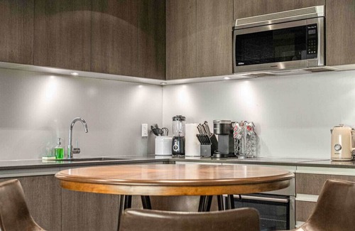 Victoria Park Apartment | Calgary Tower View » 35th » AC » Parking » Netflix