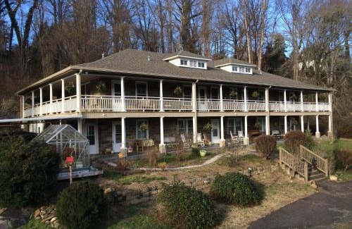 Bryson City House | Calhoun House Inn & Suites