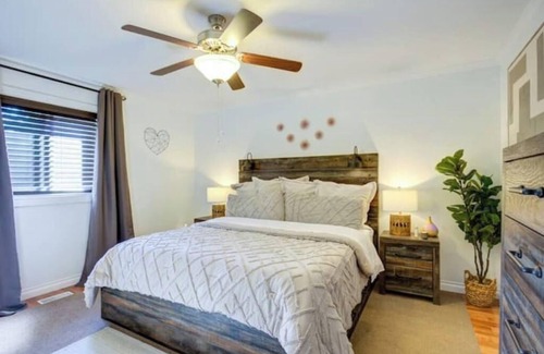 Wasaga Beach Apartment | Cali's Wasaga Beach B&B House