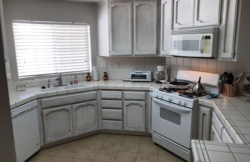 California City House | California City Tastefully Modern 4 Bd Vacation home