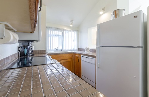 Del Mar Hotel | California Coastal Charm in Del Mar! Outdoor Pool, Free Parking, Kitchenette!