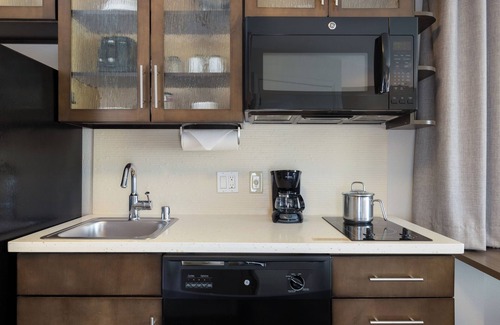 Anaheim Resort Hotel | California Getaway! Family-friendly Suite w/Kitchen, Pet-friendly, Pool!