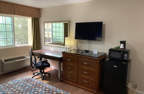 West Park Community Hotel | California Inn and Suites Bakersfield
