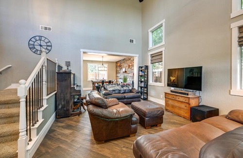 Visalia House | California Vacation Rental with Private Pool and Patio