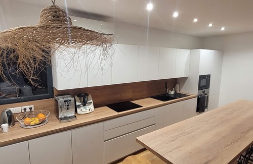 Nord House | Californian villa with heated pool, 5 minutes from town center