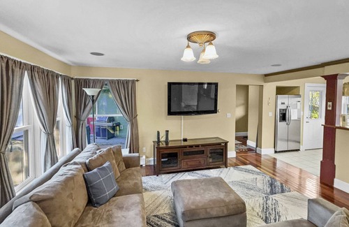 East Haven  Rutland County House | Calimont - Hot Tub- Pet Friendly - Minutes to Killington/Pico