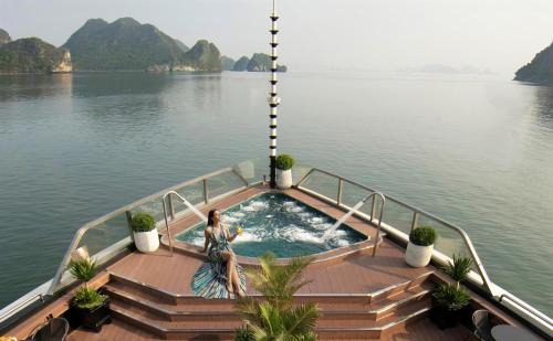 Bai Chay Boat Rental | Calista Cruise - A Ha Long Bay Spectacle