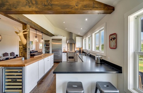 Calistoga House | Calistoga Vista - Complimentary wine tasting at Croix included!