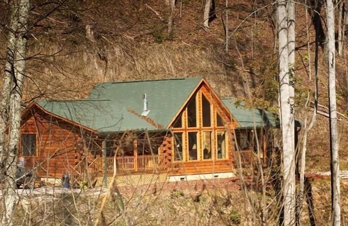 Bryson City Cabin | Call of the Wild - Free Railroad Tours - Secluded Cabin with Peaceful Patio and
