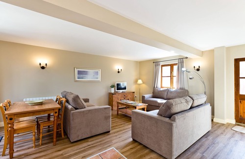 Knockerdown Apartment | Callow Cottage With Shared Swimming Pool