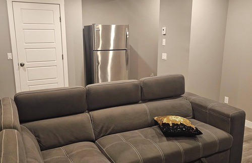 Southeast Calgary House | Calm and Cozy Place