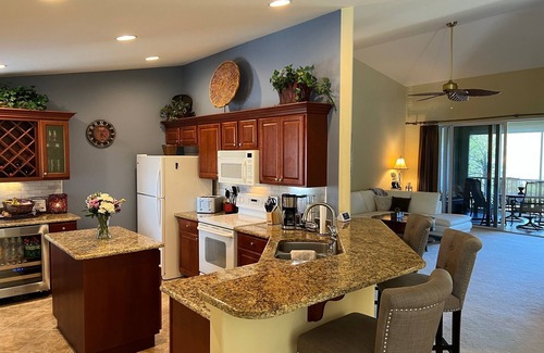 Fort Myers Condo | Calm Condo