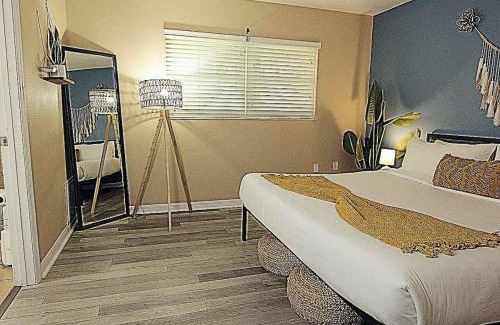 Arlington Park Apartment | Calm Japandi Retreat with Patio Near Downtown