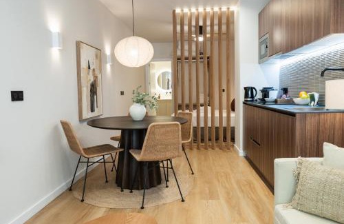 Encarnacion-Regina Apartment | Calma Places - Patios de Alfonso XII