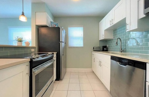 North Redington Beach Condo | calming coastal condo walkway to beach.