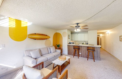 Historic Kailua Village Condo | Calming condo with balcony, patio, kitchen, gas grill & pool - snowbird-friendly