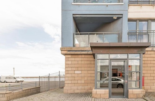 Granton Apartment | Calming Sea View City Apartment