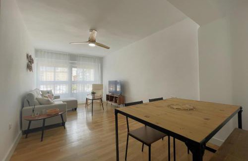 Los Tilos Apartment | Calu Homes a 5 minutos de la estación del tren