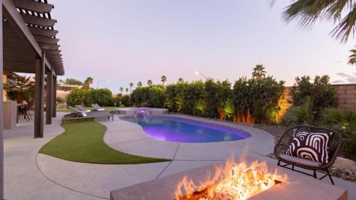 Indio House | Calypso by AvantStay Entertainer’s Paradise Pool Hot Tub Putting Green