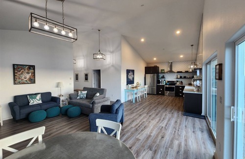 Ocean Shores House | Calypso`s View - Private beach and hot tub