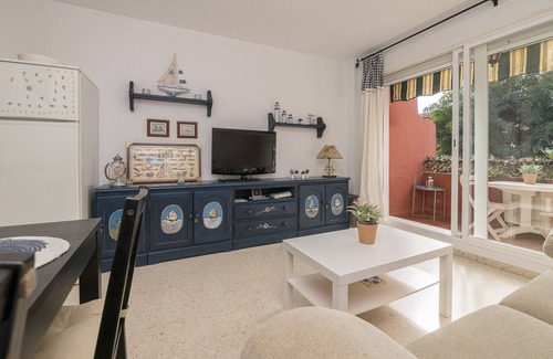 Cabrita House | CAMAROTE DE ALGETARES - Apartment with shared pool and free WiFi.