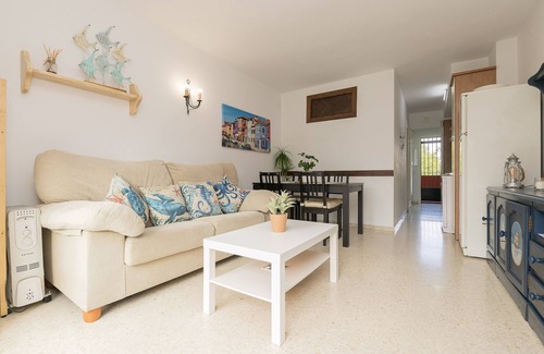 Cabrita House | CAMAROTE DE ALGETARES - Apartment with shared pool and free WiFi.