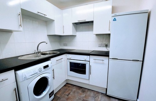 Camberley Apartment | Camberley - 1-Bed Annex - Sleeps 2 - Garden