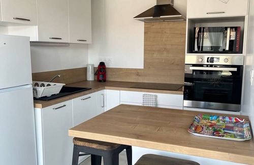 Cambo-les-Bains Apartment | Cambo-les-Bains: Cozy T1 Bis with Garden and WiFi
