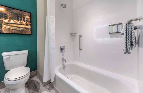 Downtown Louisville Hotel | Cambria Hotel Louisville Downtown-Whiskey Row
