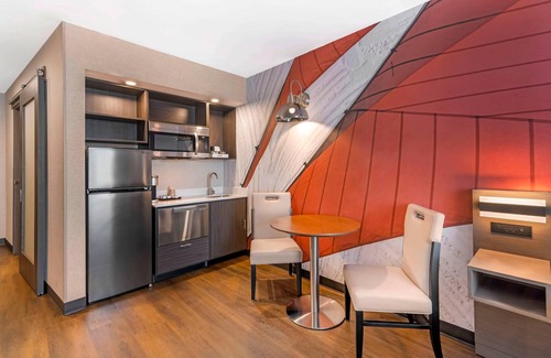 Plymouth Hotel | Cambria Hotel & Suites Plymouth