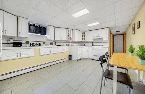 Cambridge House | Cambridge 2BR 2BH Basement Apt With Parking