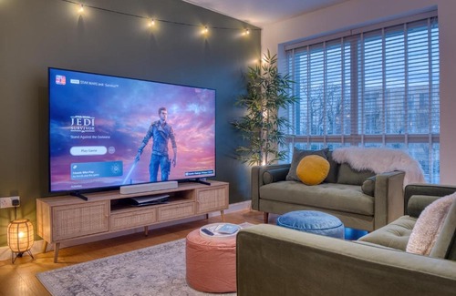 Trumpington Villa | Cambridge - hot tub, sauna, parking, pool table