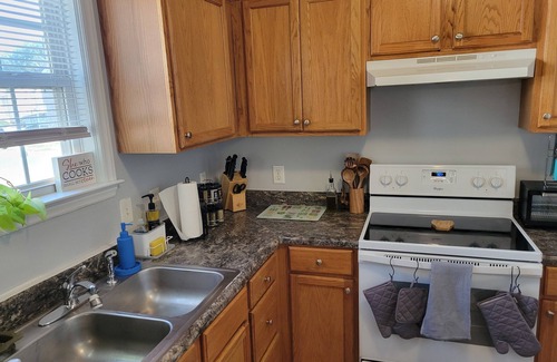 Garner House | Cambridge of Corolina in Clayton/Garner/40/42 Raleigh Area with WiFi & King Beds