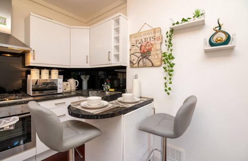 Camden Town with Primrose Hill Apartment | Camden Hub in Central London