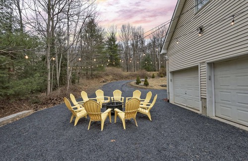 Cresco House | Camelback SKI Mts 4BR,Firepit,Hottub,Casino,Kalahari Linens